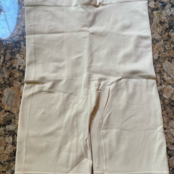 NIB Nude Shaper Short Shape Wear! Say that 3 X’s Fast! - Picture 4 of 5